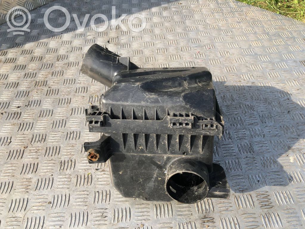 Subaru Outback Air filter box 