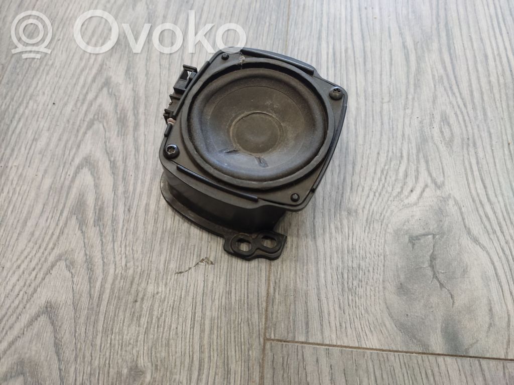 Audi A8 S8 D3 4E Takaoven kaiutin 