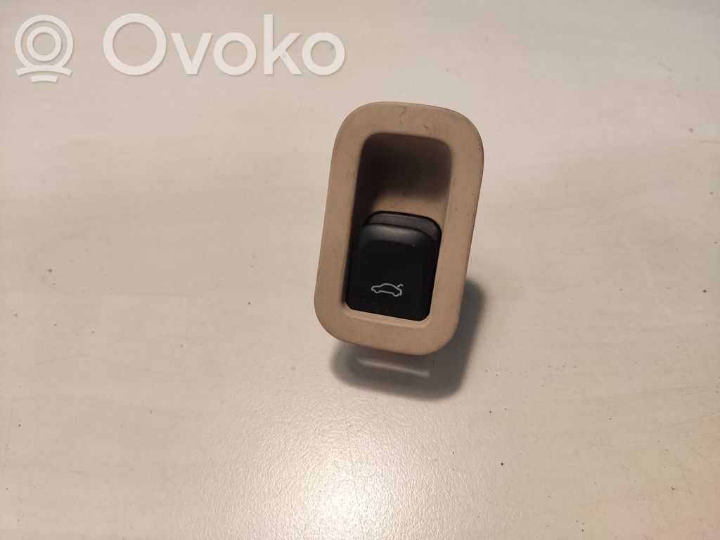 Audi A8 S8 D4 4H Tailgate opening switch 
