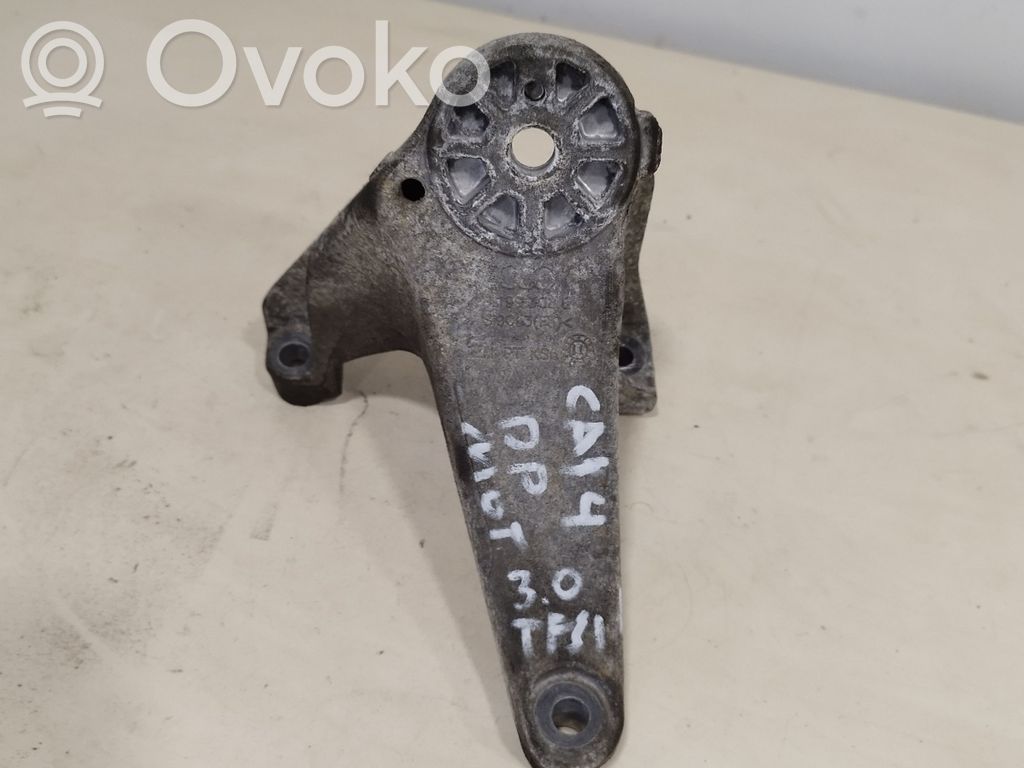 Porsche Cayenne (92A) Engine mounting bracket 