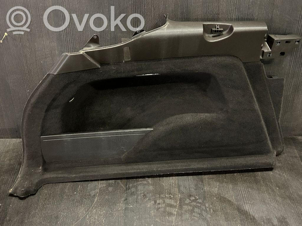 Volkswagen Touareg II Boczek / Tapicerka / bagażnika 