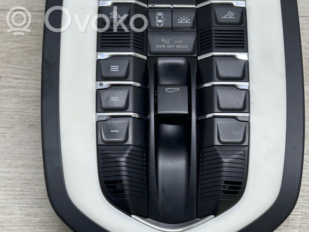 Porsche Cayenne (92A) Luz del asiento delantero 