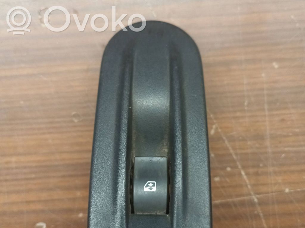 Electric window control switch   8200206603