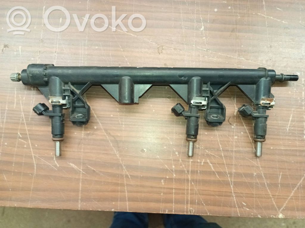 Peugeot 308 Fuel injector 