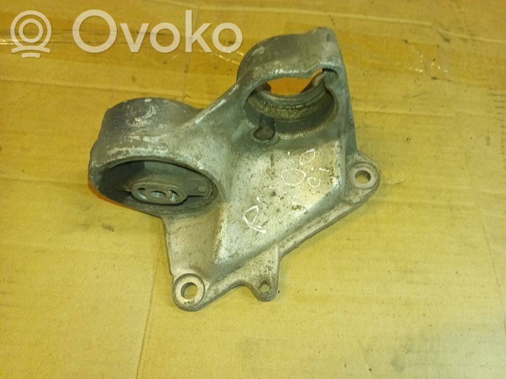 Peugeot 406 Pusašio pakabinamo guolio kronšteinas 