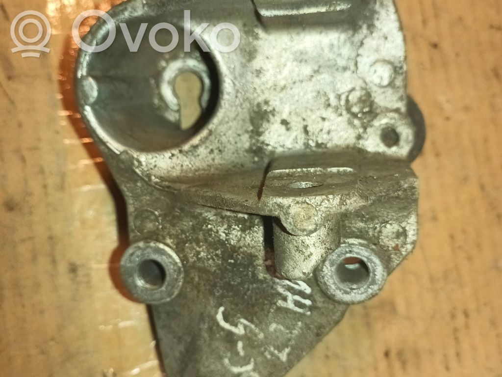 Citroen C5 Engine mounting bracket 
