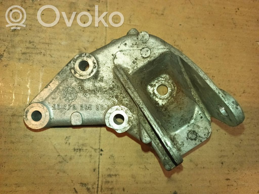 Engine mounting bracket   9647029580