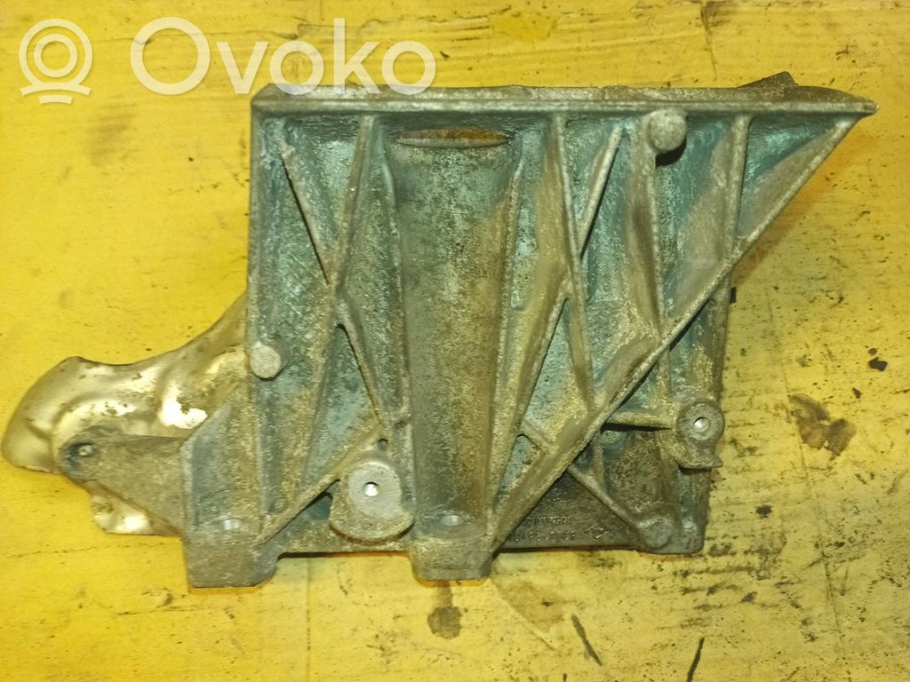 Renault Trafic II (X83) Engine mounting bracket 