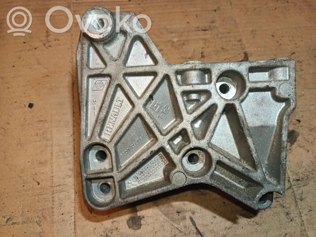 Renault Megane II Engine mounting bracket 