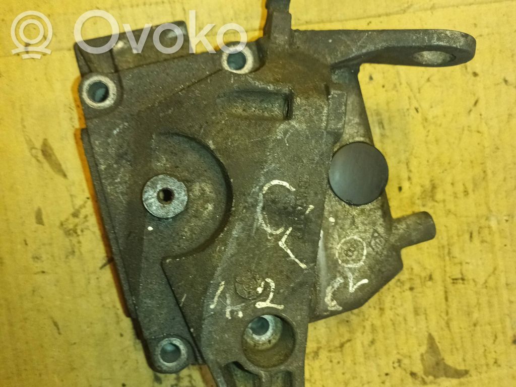 Renault Clio II Engine mounting bracket 
