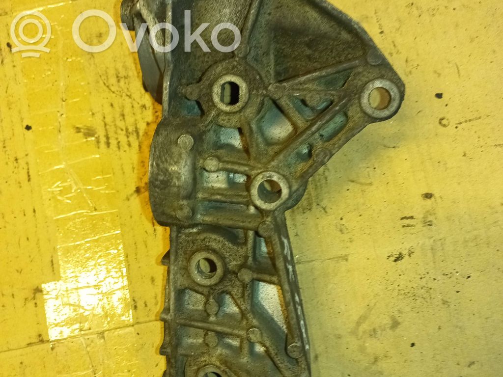 Renault Kangoo II Engine mounting bracket 