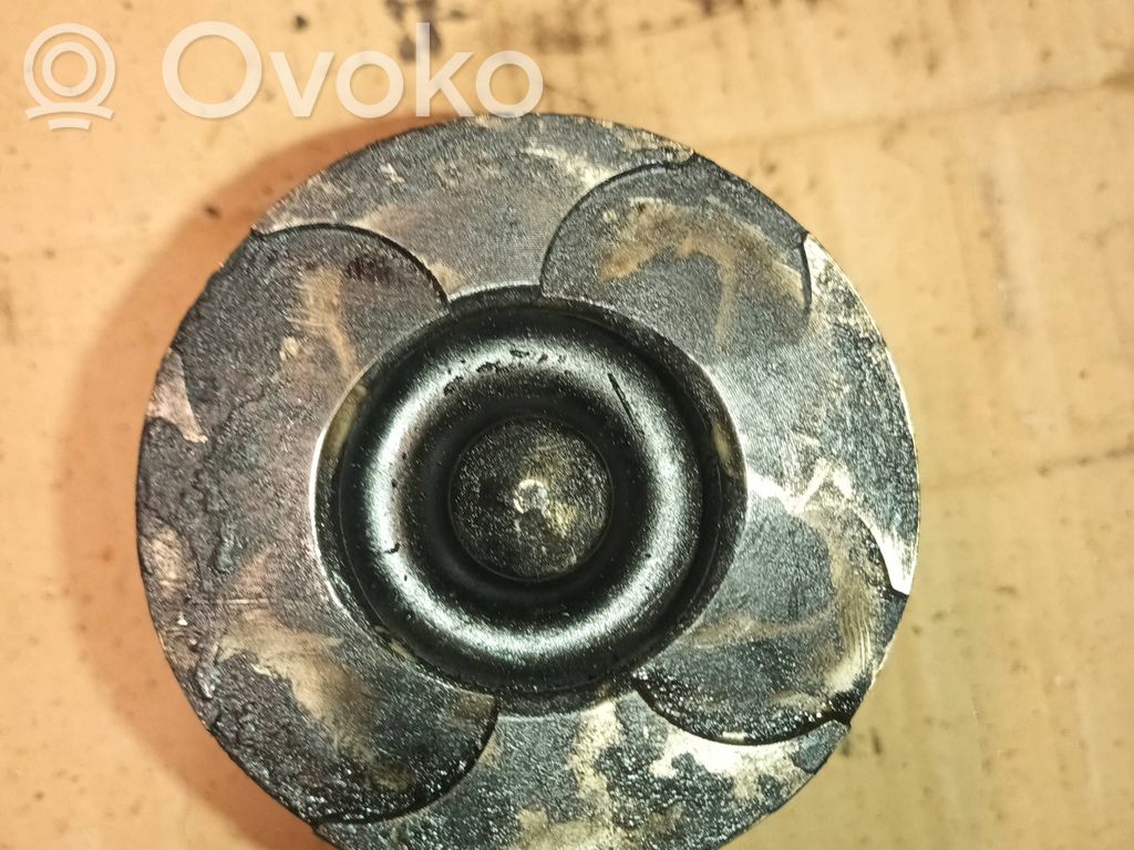 Renault Master II Piston 