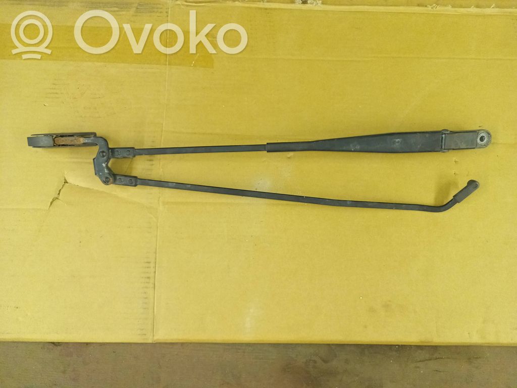 Front wiper blade arm