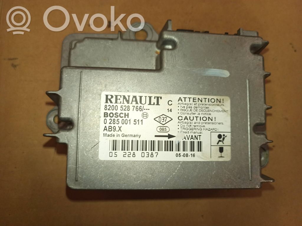 Renault Clio III Airbag control unit/module 