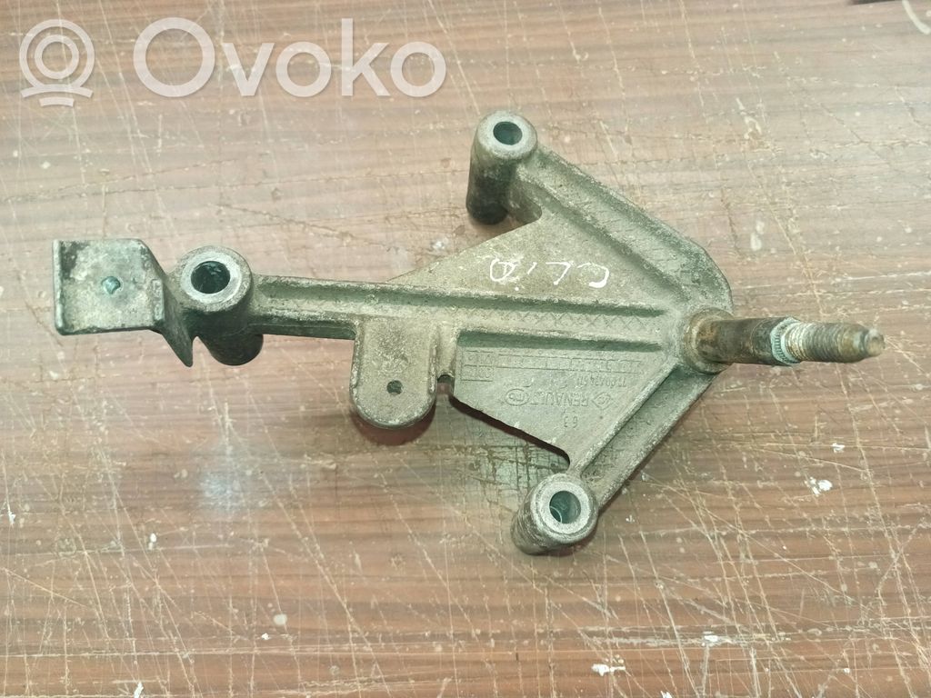 Renault Kangoo I Engine mounting bracket 