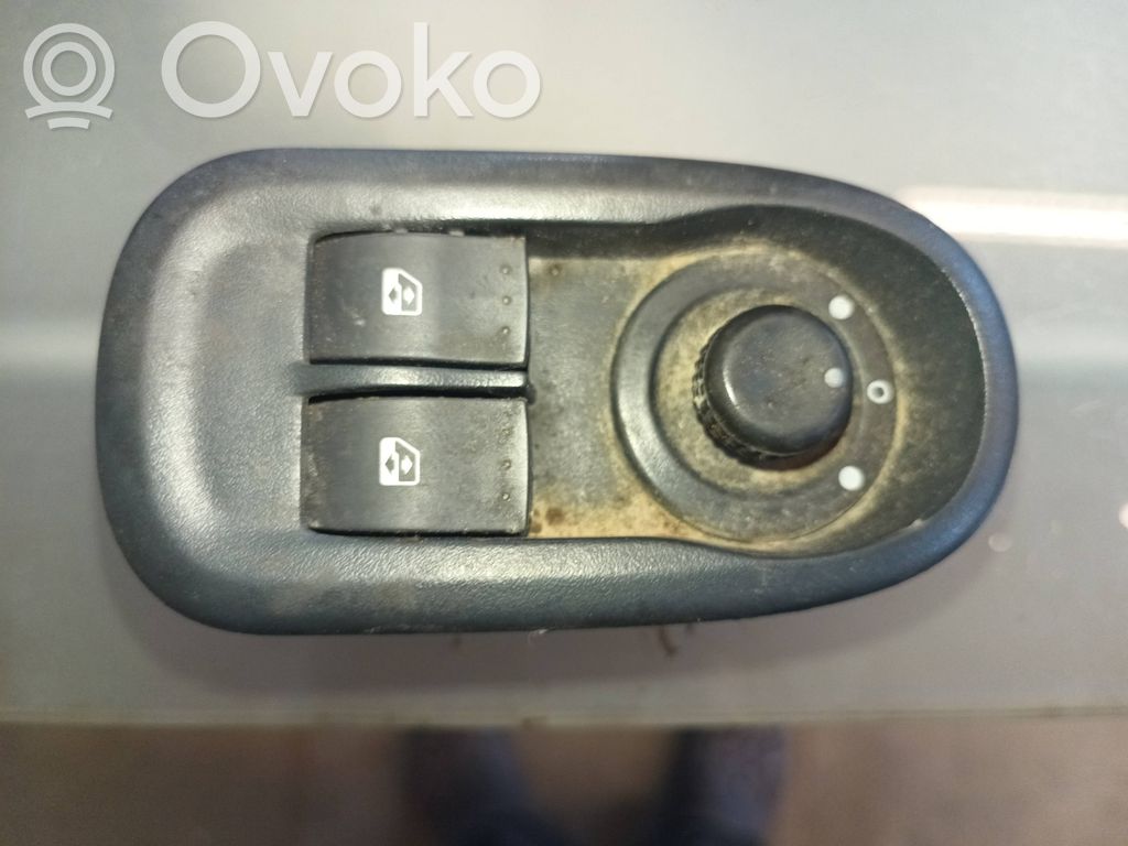 Electric window control switch   8200637849