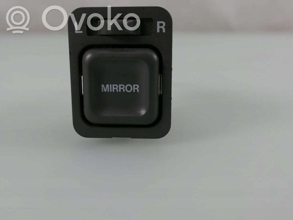 Wing mirror switch   1834982