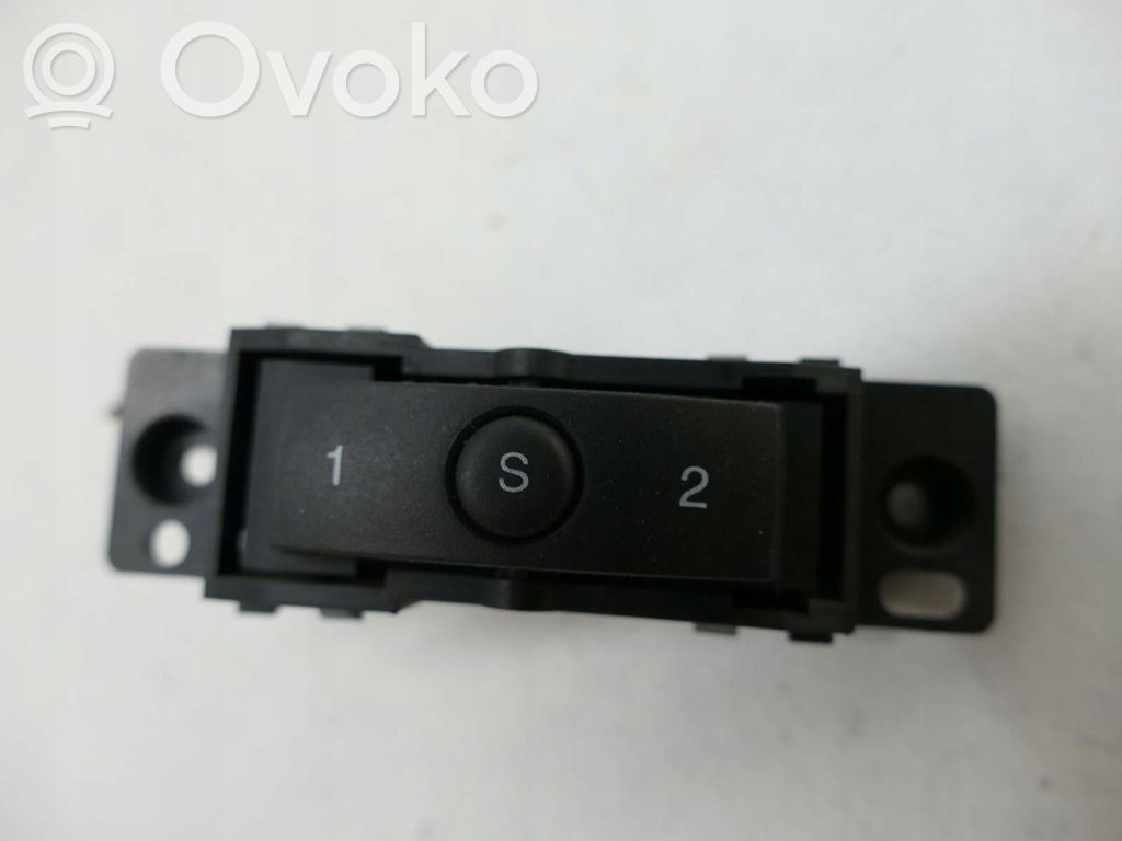 Seat memory switch   04602777AB