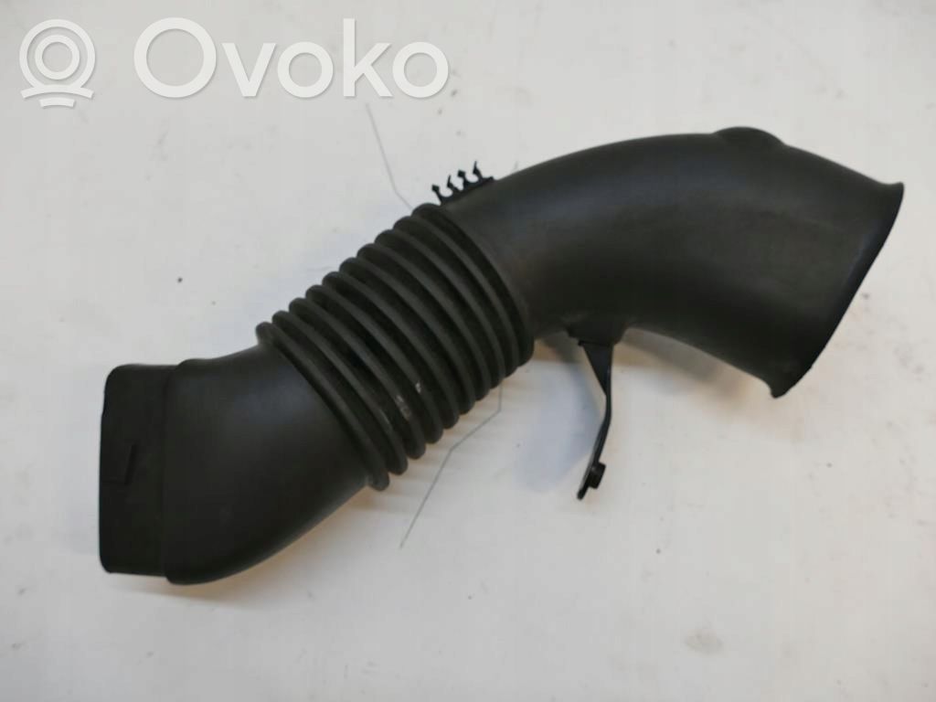 Air intake duct part   7790056