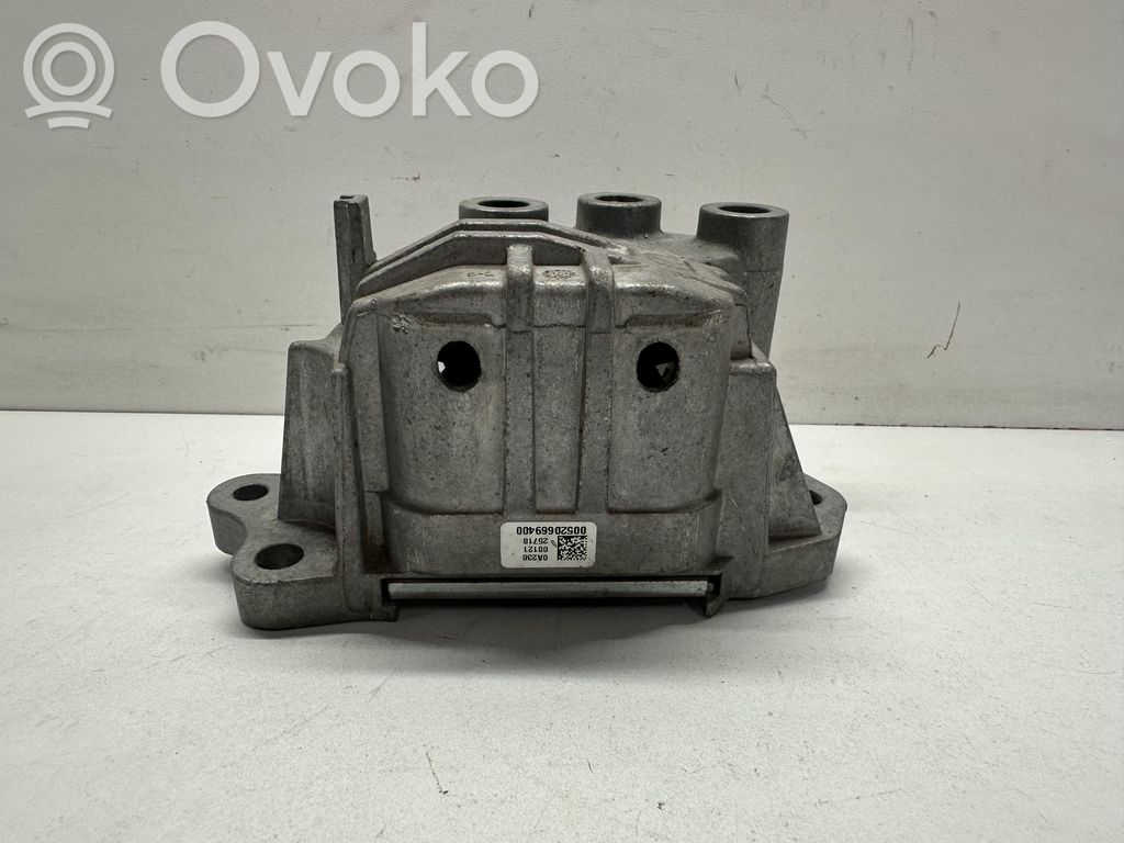 Fiat 500X Engine mounting bracket 
