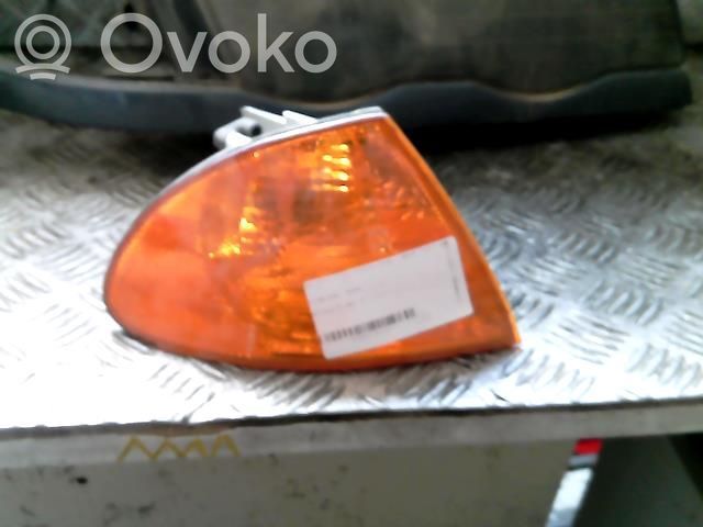 Front fender indicator light   63137165847