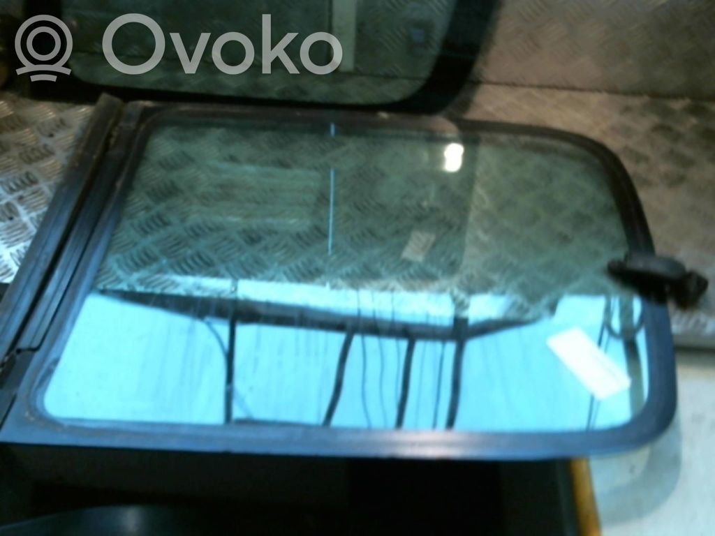 Vidrio lateral trasero