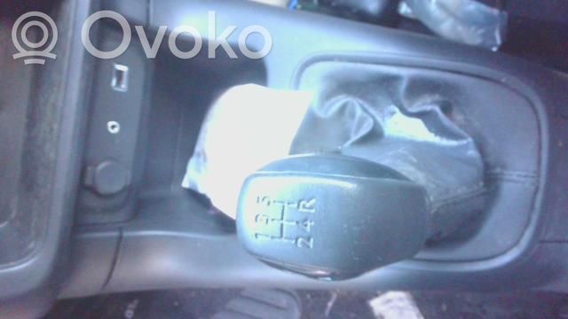 Citroen C3 Pavarų perjungimo svirties apdaila (oda, bumbulas) 