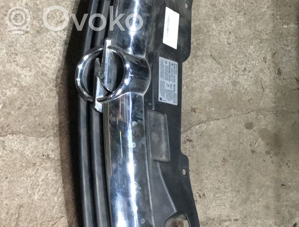 Opel Astra H Etusäleikkö 
