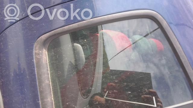 Renault Clio II Ventanilla de ventilación de la puerta trasera 