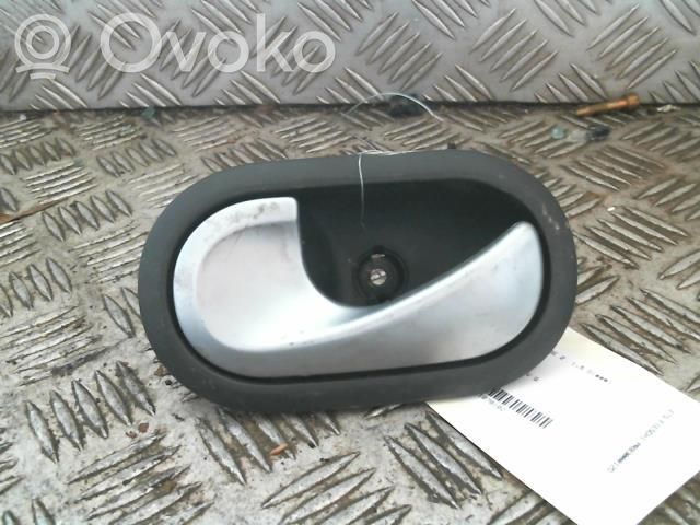 Renault Clio III Klamka wewnętrzna drzwi przednich 