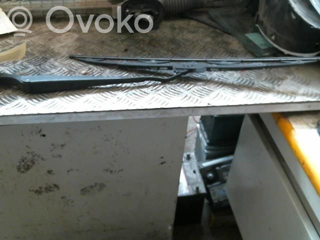 Front wiper blade arm