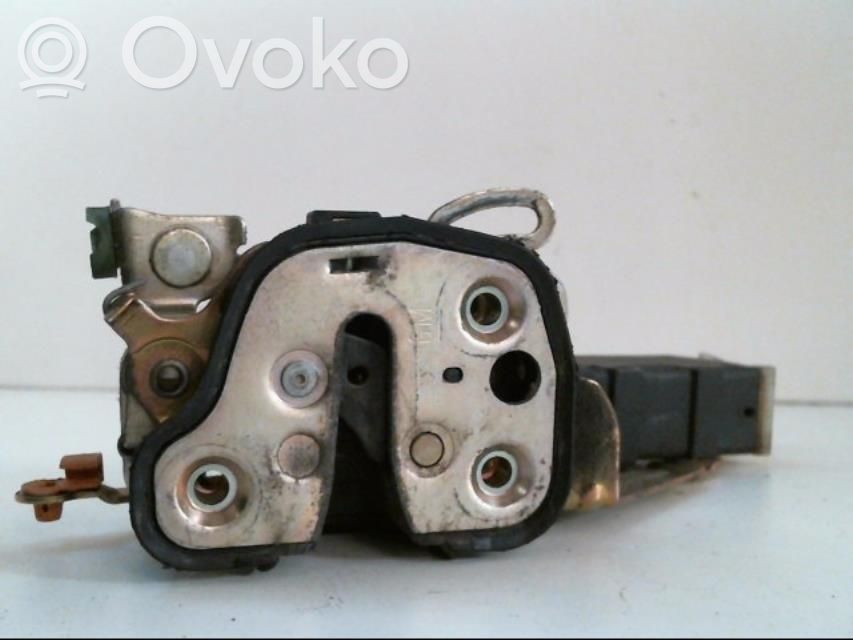 Opel Corsa B Priekinė durų spyna 
