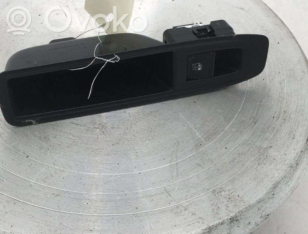 Renault Captur II Electric window control switch 