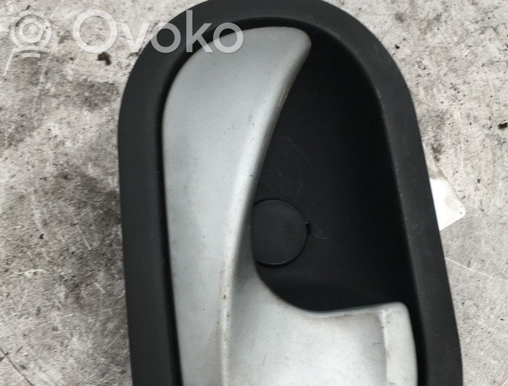Renault Clio III Manecilla interna puerta delantera 