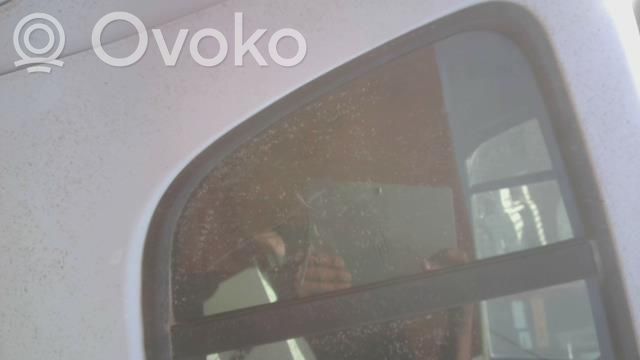 Dacia Sandero Ventanilla de ventilación de la puerta trasera 