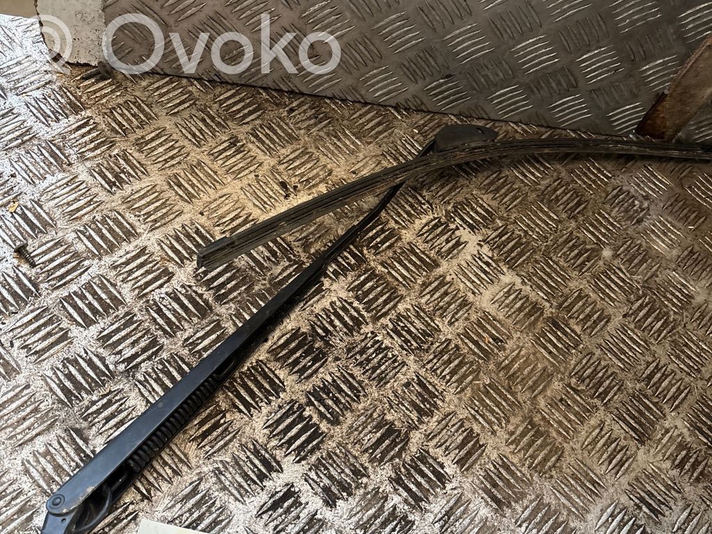 Toyota Corolla E120 E130 Front wiper blade arm 