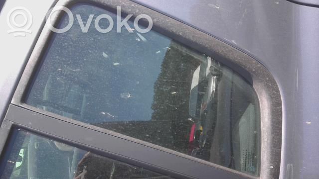 Renault Clio III Ventanilla de ventilación de la puerta trasera 