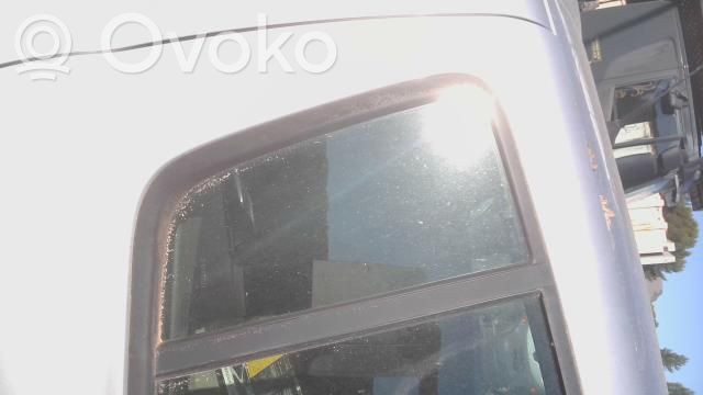 Renault Clio III Ventanilla de ventilación de la puerta trasera 