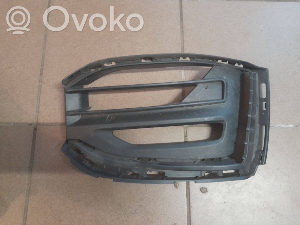 BMW 1 F40 Front fog light trim/grill 