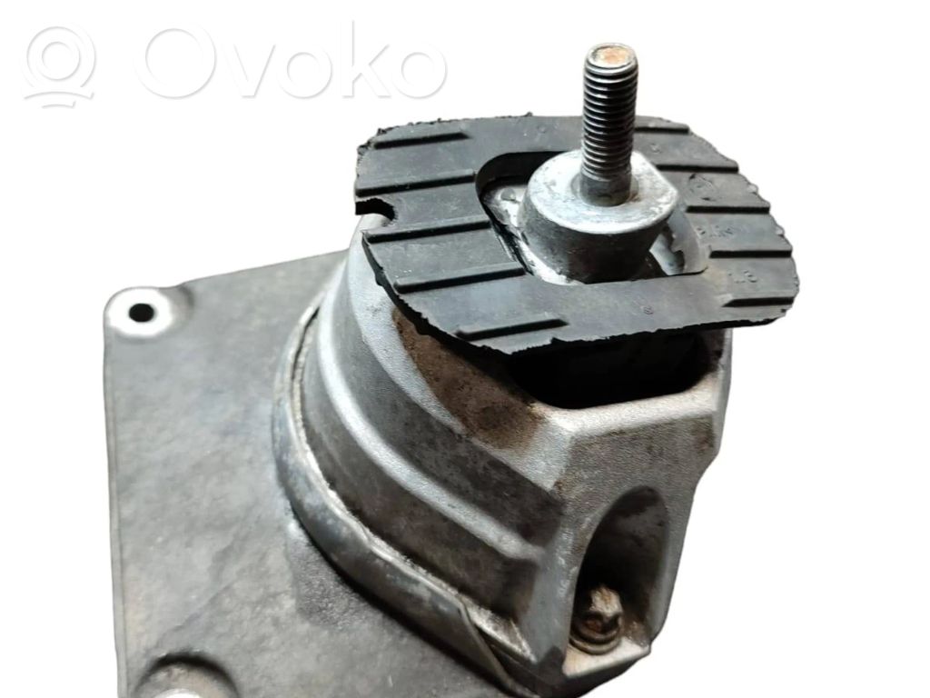 Engine mounting bracket   22116761117,307413
