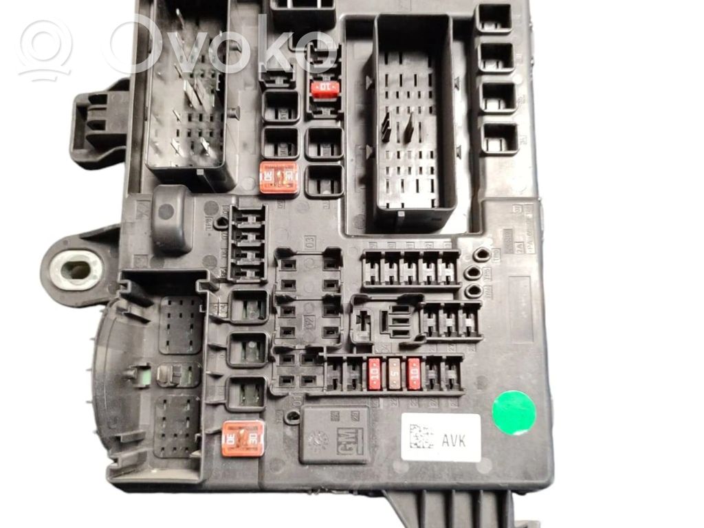 Opel Insignia A Juego de caja de fusibles 