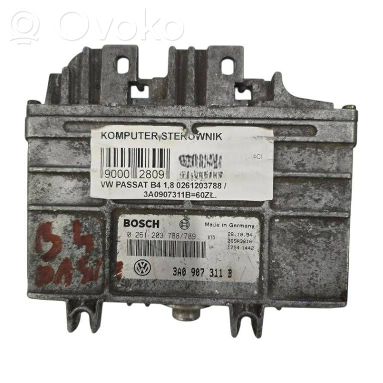 Volkswagen PASSAT B4 Engine control unit/module 