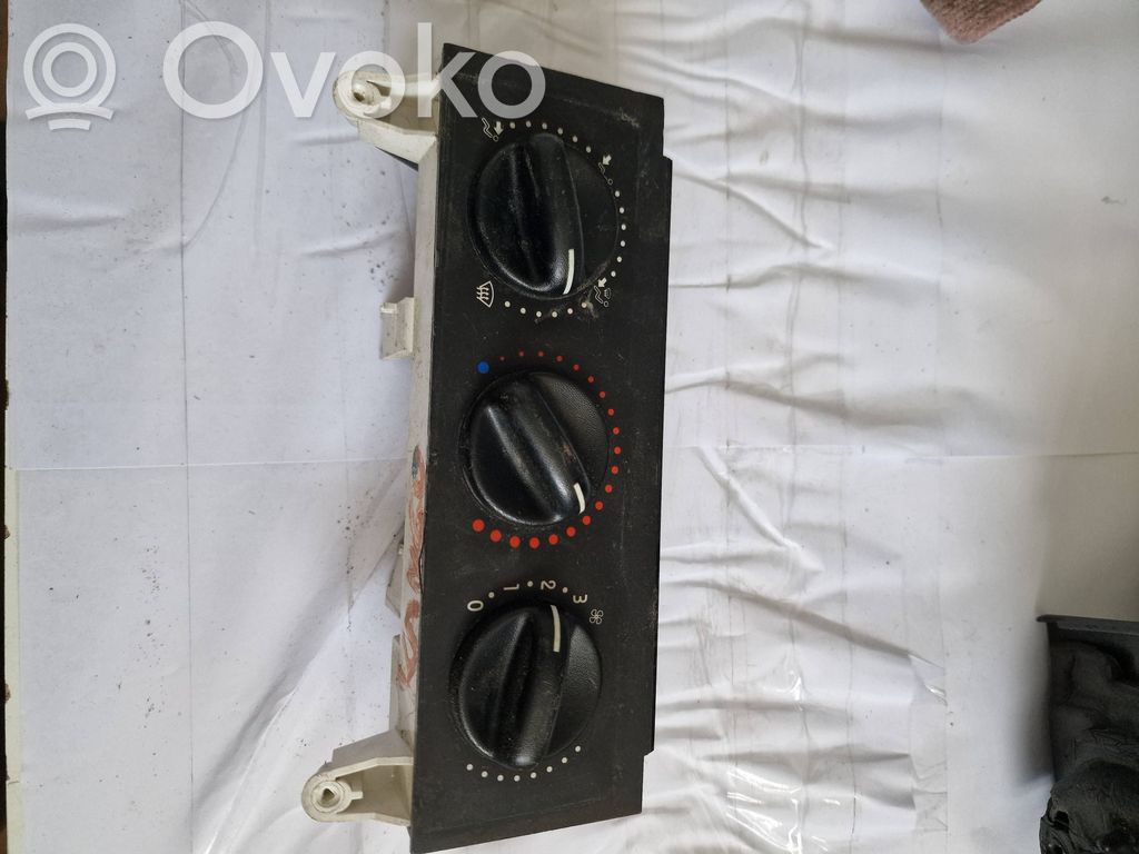 Renault Clio I Climate control unit 