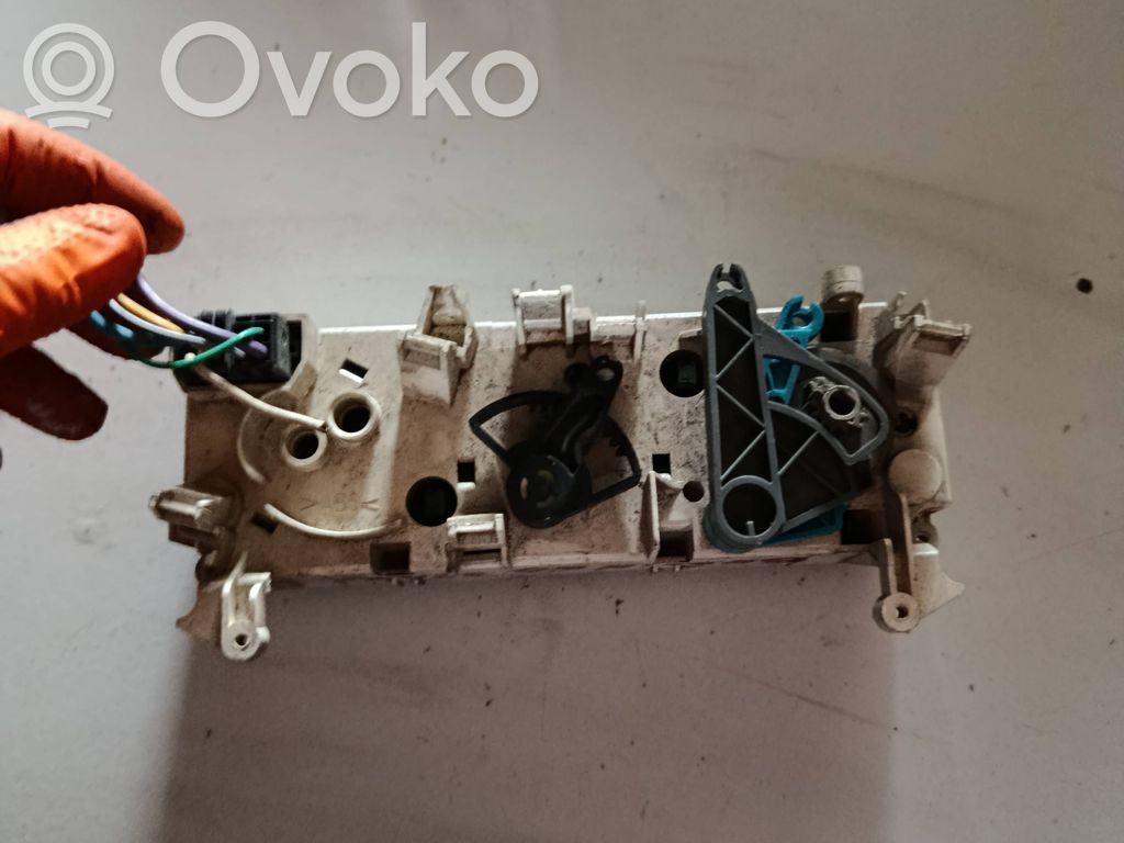 Climate control unit   654984A