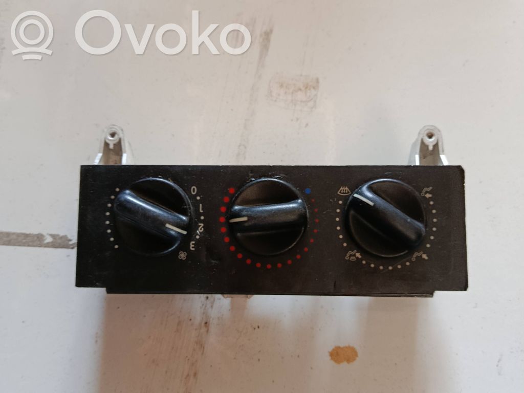 Renault Clio I Climate control unit 