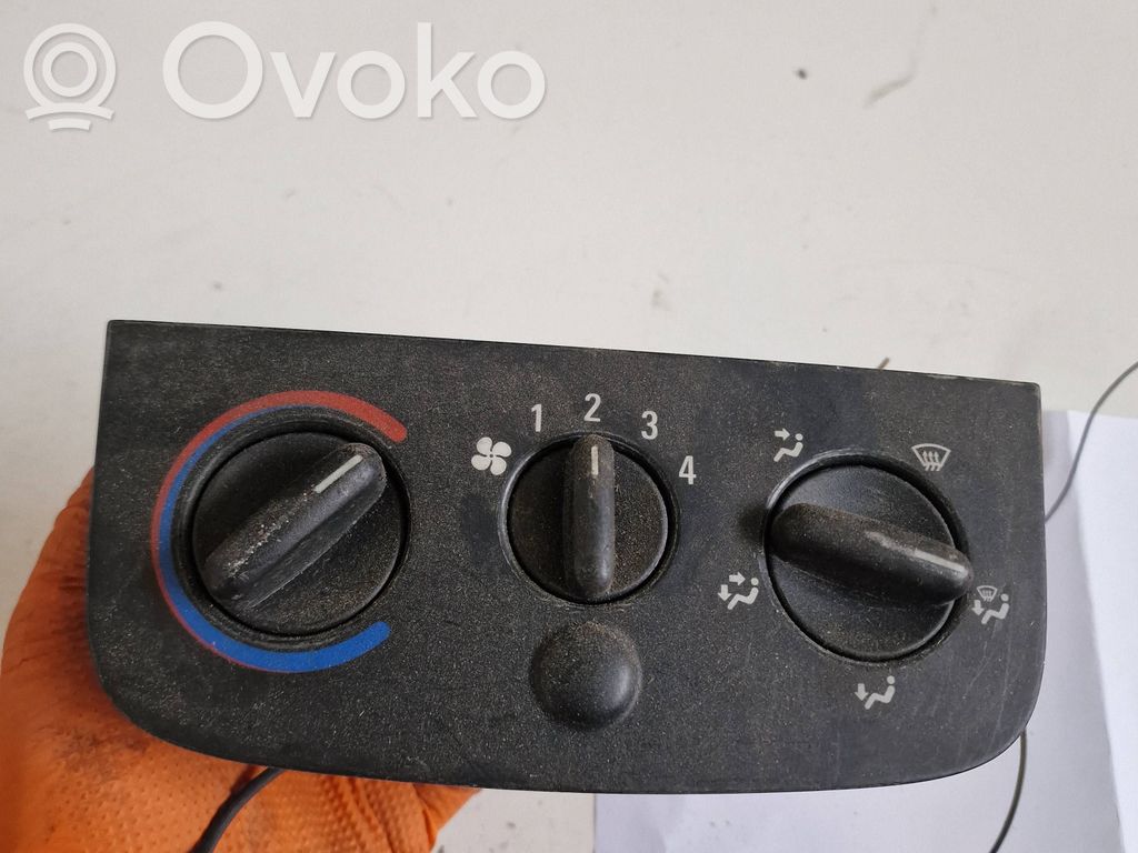 Climate control unit   031109T