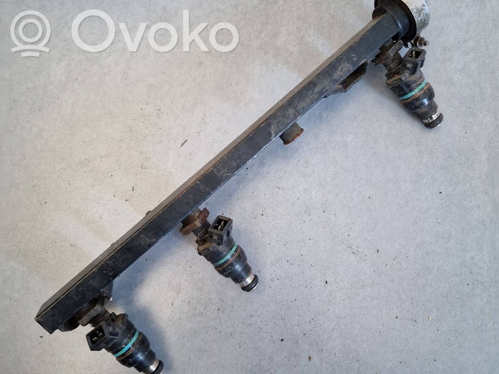 BMW 5 E34 Degvielas maģistrālā caurule 