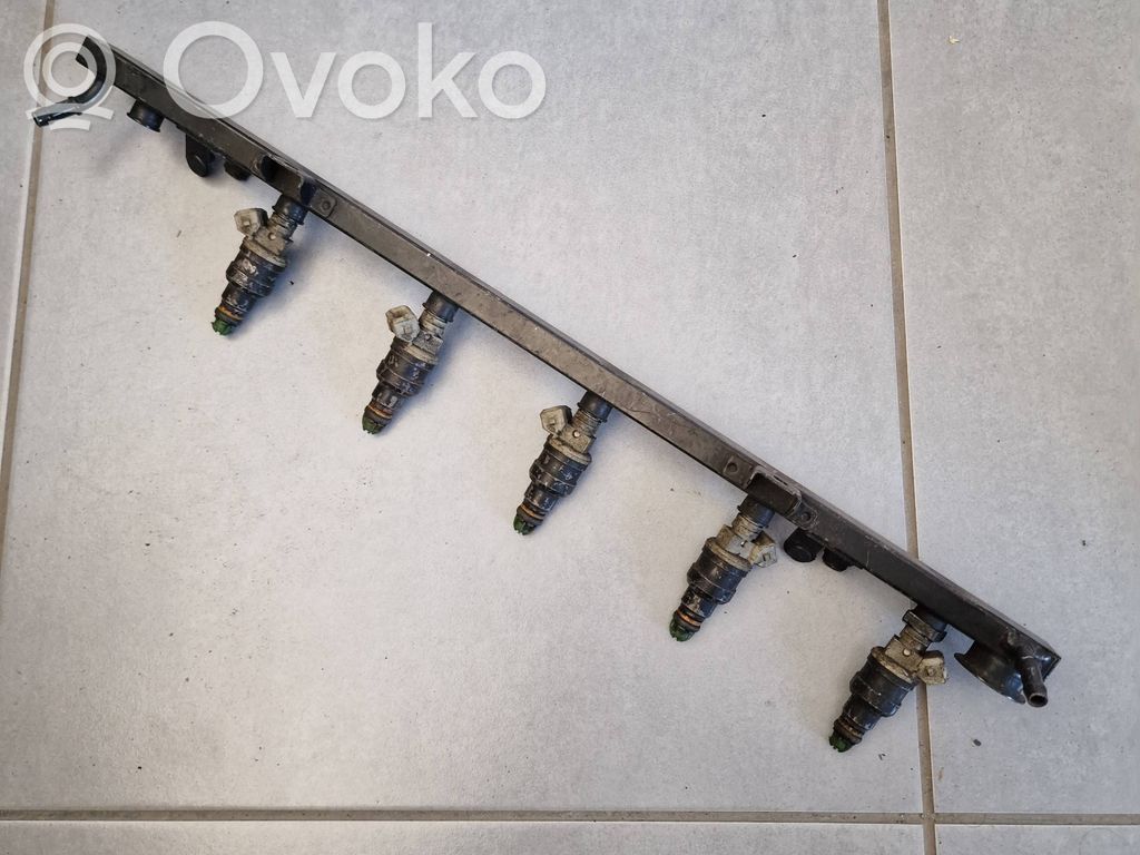 BMW 5 E39 Degvielas maģistrālā caurule 