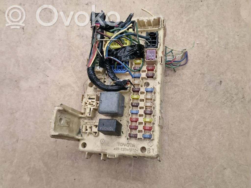 Toyota Avensis T250 Drošinātāju bloks 