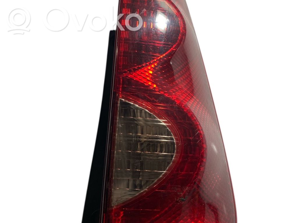 Nissan Note (E11) Aizmugurējais lukturis virsbūvē 